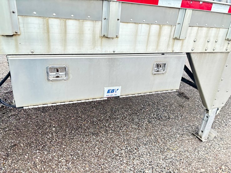 2017-eby-livestock-trailer-image-32
