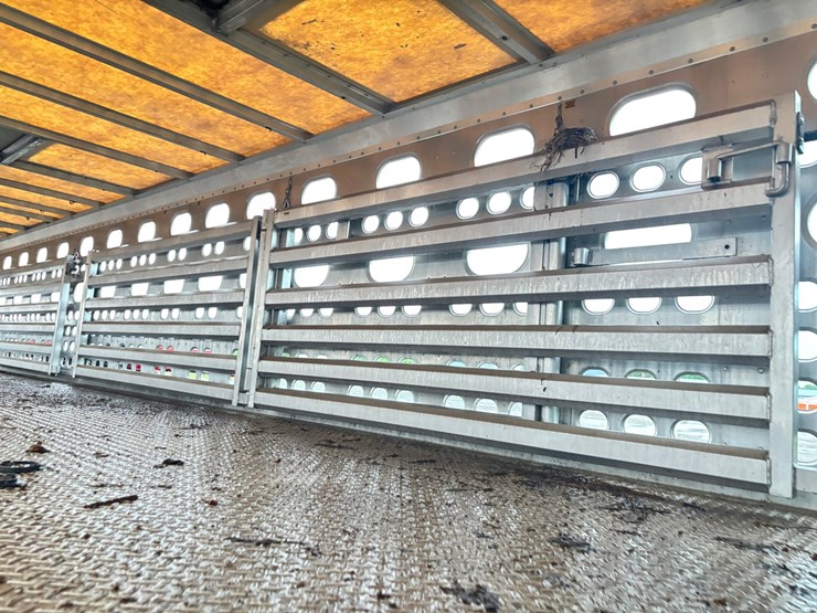 2017-eby-livestock-trailer-image-47