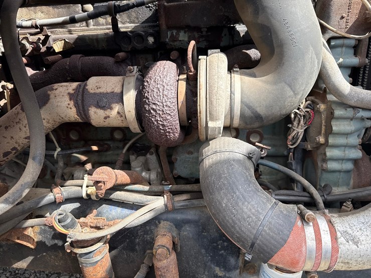 #60835-•-1991-volvo-/-gm-white-tandem-axle-storm-truck-image-22