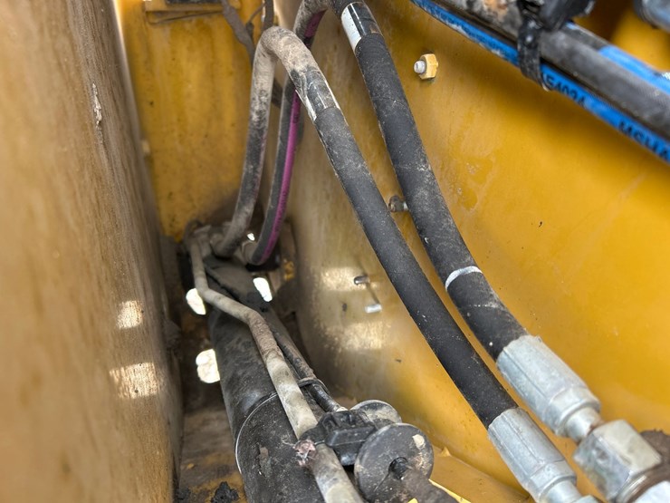 2022-caterpillar-262d3-image-22