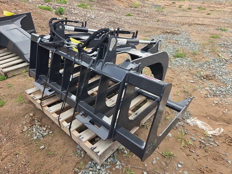 #6002-•-approx.-66"-unused-stout-66-9-skid-steer-brush-grapple-bucket-image-3