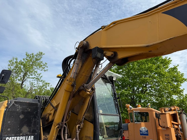 caterpillar-m318-image-25