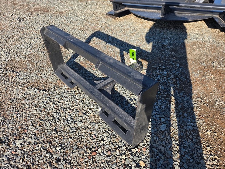#6185-•-unused-2"-skid-steer-hitch-adapter-image-3
