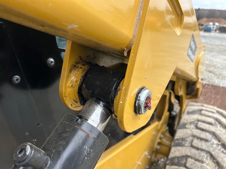 2022-caterpillar-262d3-image-21