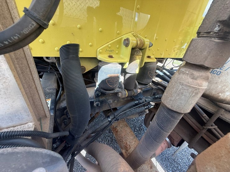 #1362-•-2010-peterbilt-day-cab-truck-tractor-image-44