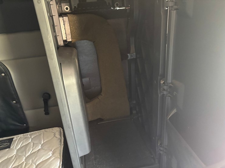 #2164-•-2022-freightliner-cascadia-pt126slp-sleeper-cab-truck-tractor-image-80