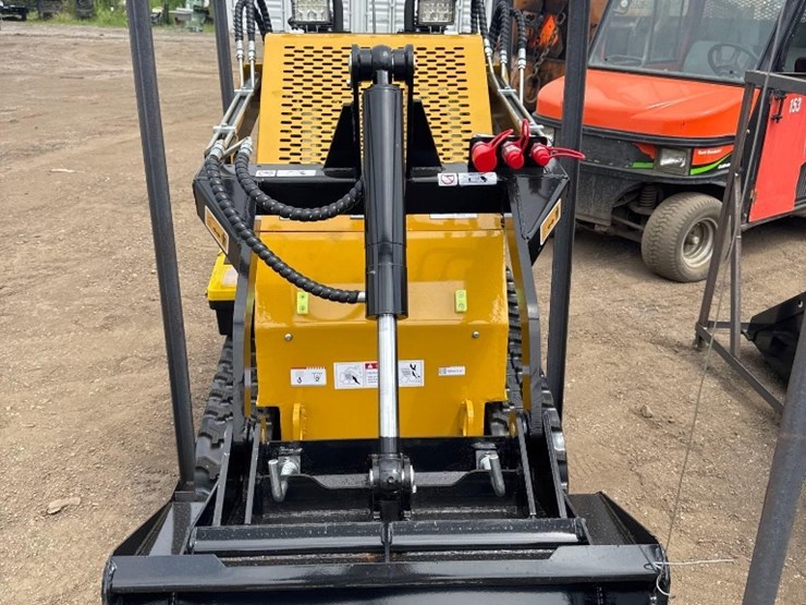 new-agt-co-mini-stand-on-skidloader-model-mx-crt23-image-3