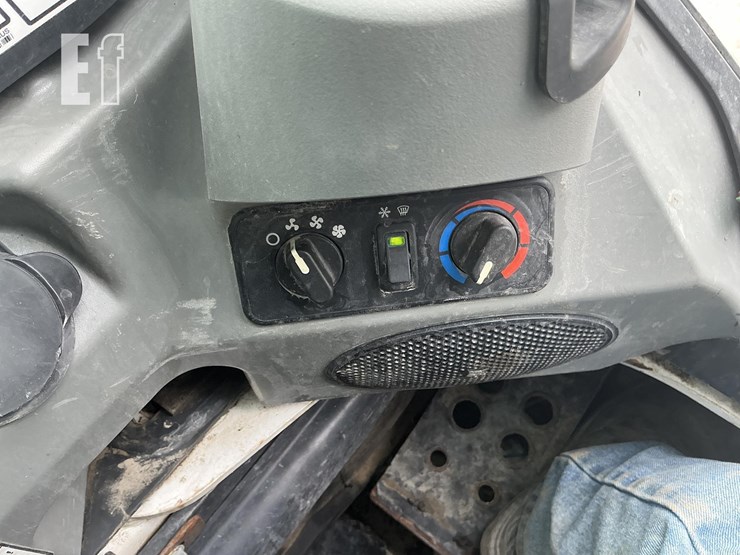 2020-bobcat-t870-image-14