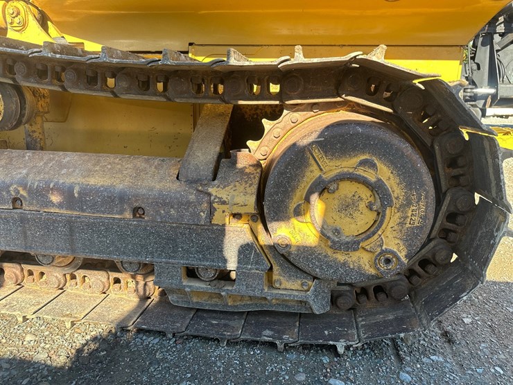2004-caterpillar-d3g-xl-image-42