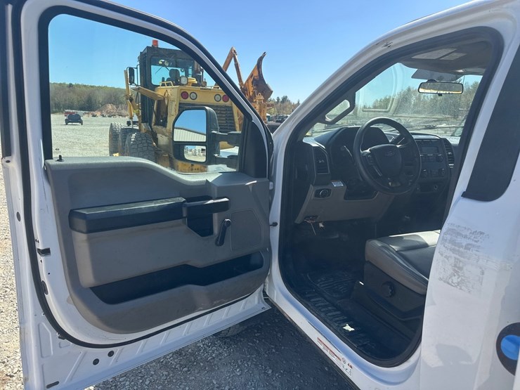 2019-ford-f550-image-25