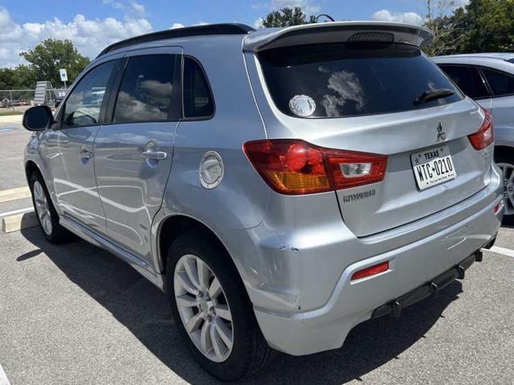 2011-mitsubishi-outlander-image-8