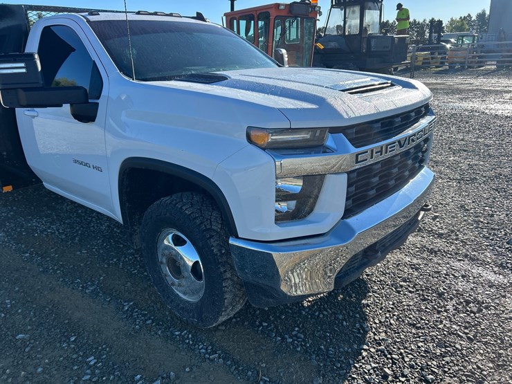 2020-chevrolet-3500-image-10