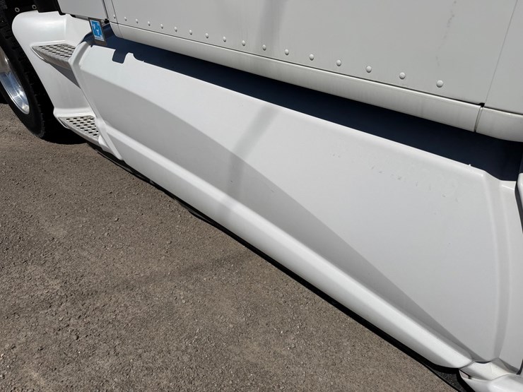 2018-kenworth-t680-image-23