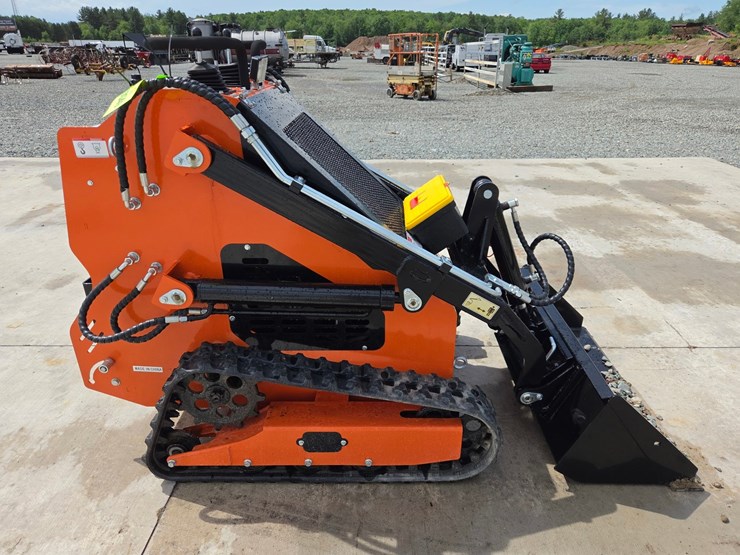 #5049-•-2026-36c-mini-skid-steer-image-6