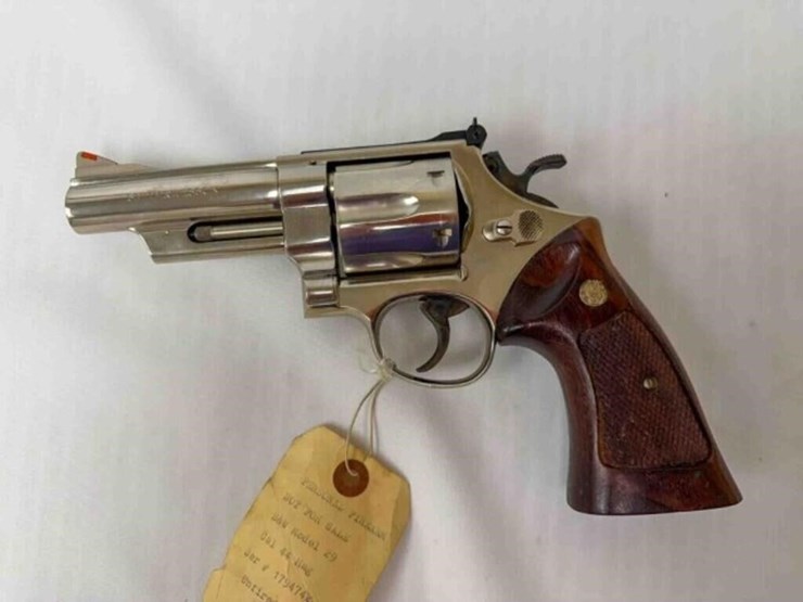 smith-&-wesson-revolver-image-1