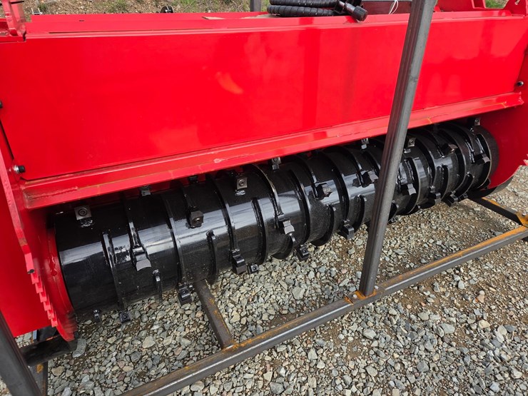 #6139-•-approx.-72"-unused-future-ft-72pro-skid-steer-mulcher-attachment-image-5