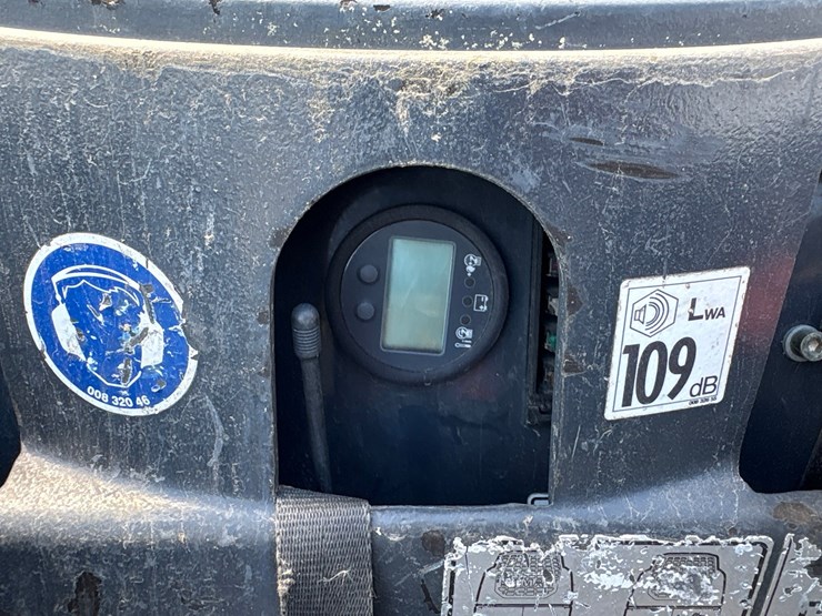2018-bomag-bmp8500-image-17