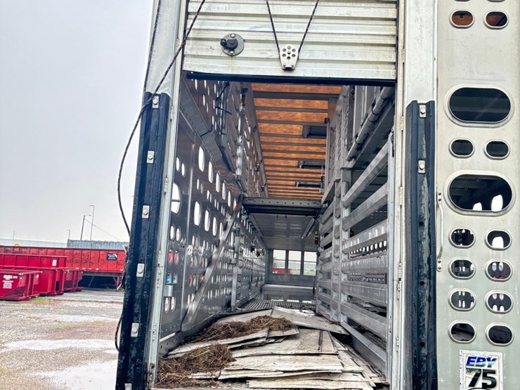 2017-eby-livestock-trailer-image-52