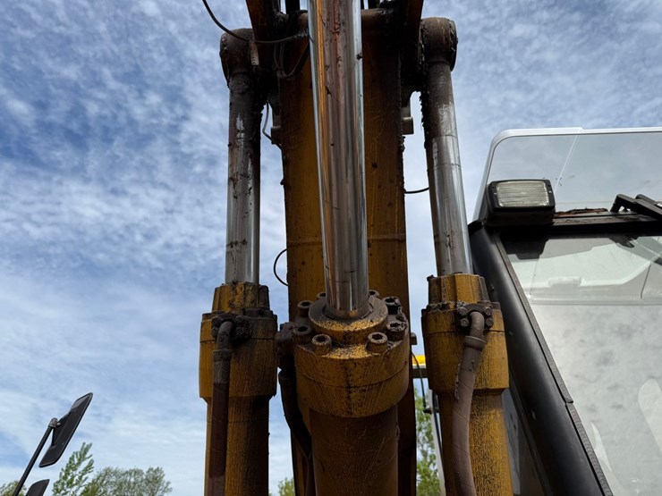 caterpillar-m318-image-29