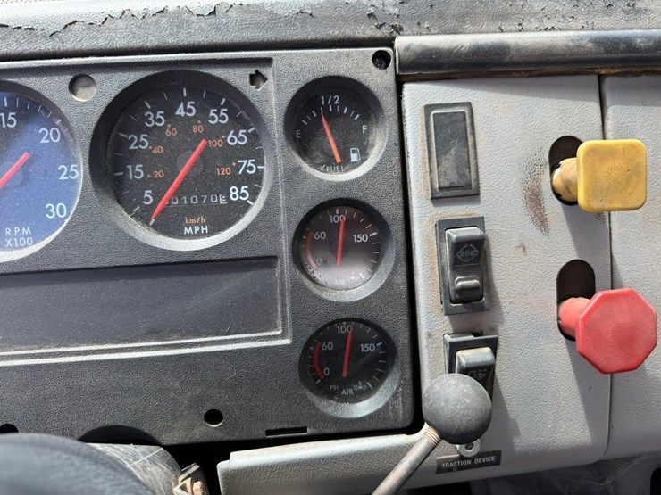 #1361-•-1995-freightliner-fuel-truck-image-54