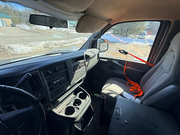 2004-chevrolet-3500-image-36