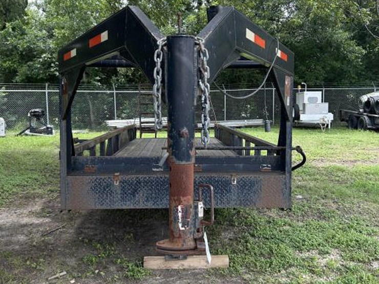 #36-•-2006-24'-r&d-flatbed-gooseneck-w/-5'-ramps-image-4