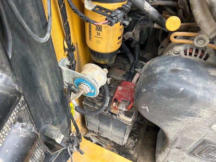 2022-caterpillar-262d3-image-33