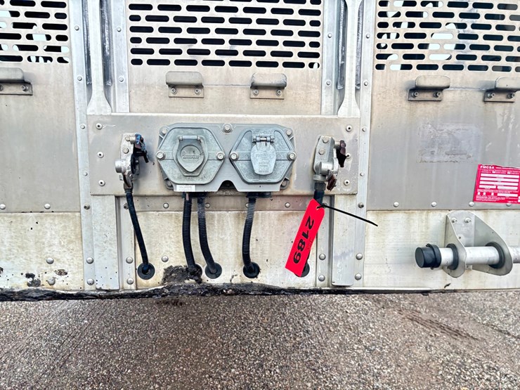 2017-eby-livestock-trailer-image-22