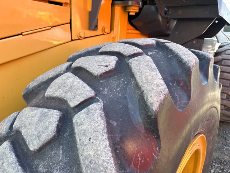 2012-deere-624k-image-83