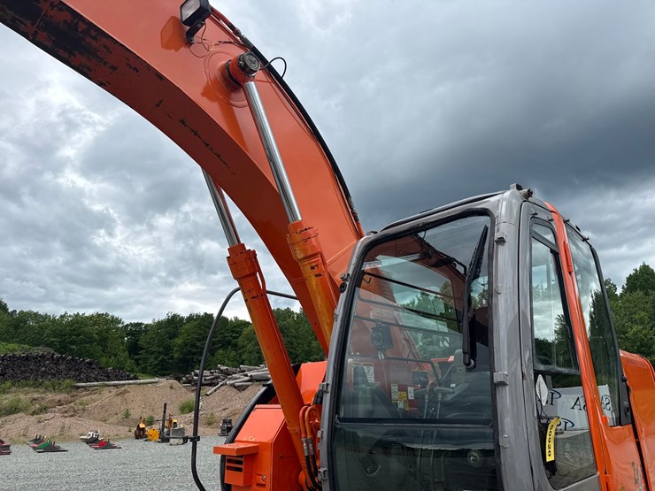 2006-hitachi-zx225-image-25