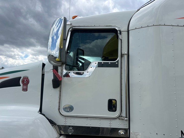 2014-kenworth-t660-image-11
