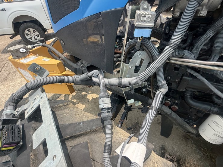 #27-•-2019-new-holland-tractor-image-28