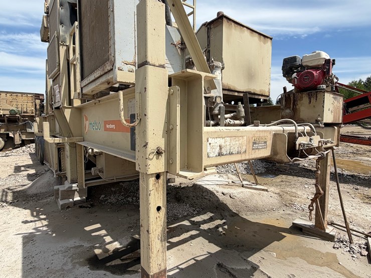 #1757-•-2005-mestco-hp4000-crusher-image-8