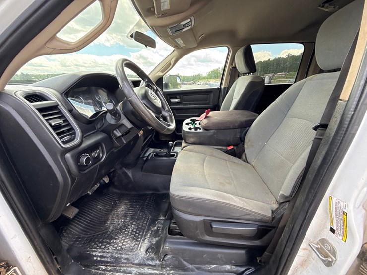 2019-dodge-3500-image-43