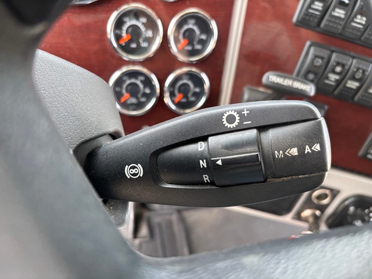 2020-western-star-5700xe-image-73