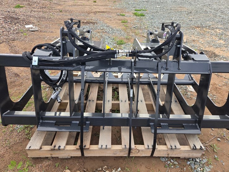 #6002-•-approx.-66"-unused-stout-66-9-skid-steer-brush-grapple-bucket-image-6
