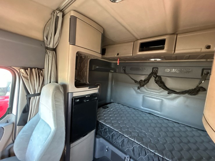 2017-freightliner-cascadia-125-image-84