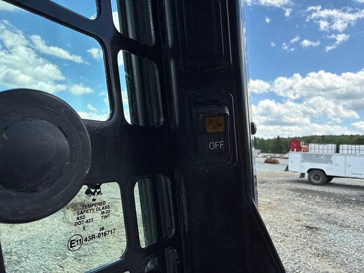 2020-bobcat-t740-image-40