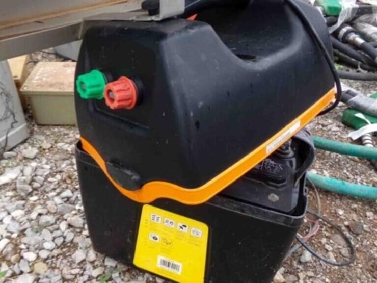 gallagher-b-300-solar-fence-charger-image-3
