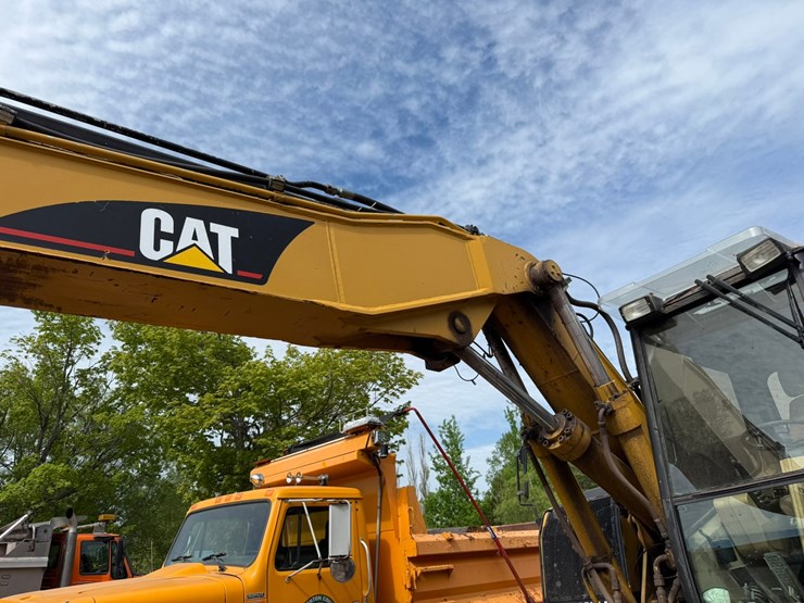 caterpillar-m318-image-23