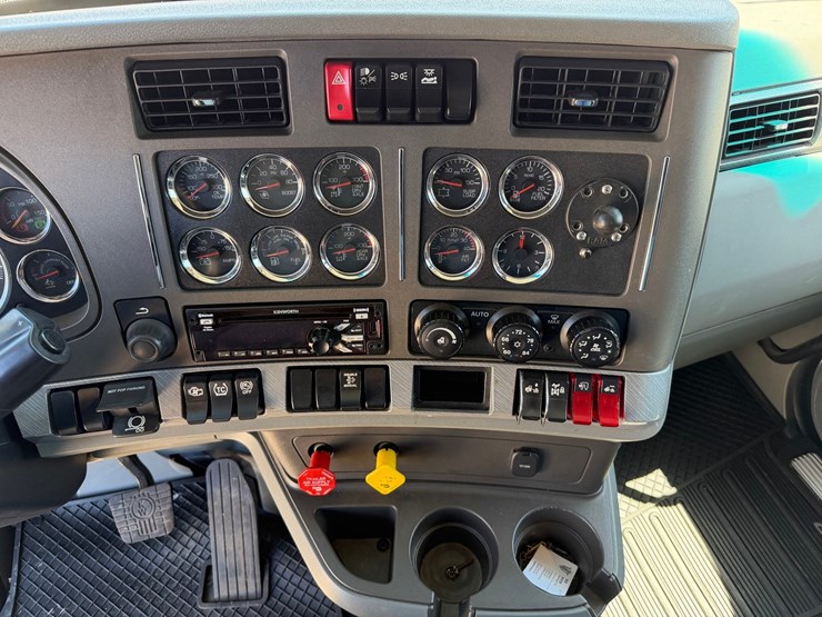 2018-kenworth-t680-image-62