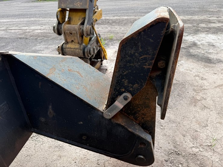 caterpillar-m318-image-37