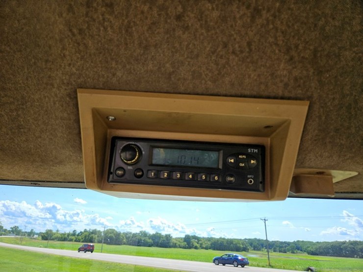 john-deere-8300-image-36