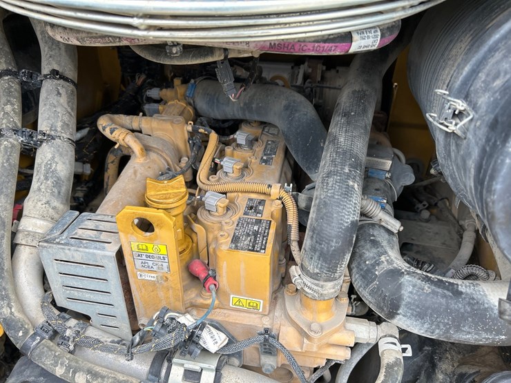 2022-caterpillar-262d3-image-32