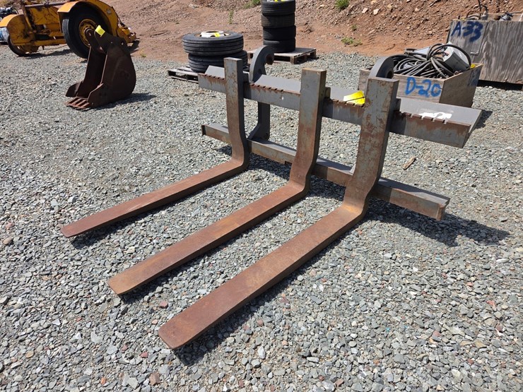 #6029-•-approx.-57"-volvo-83771-loader-quick-attach-pallet-forks-image-1