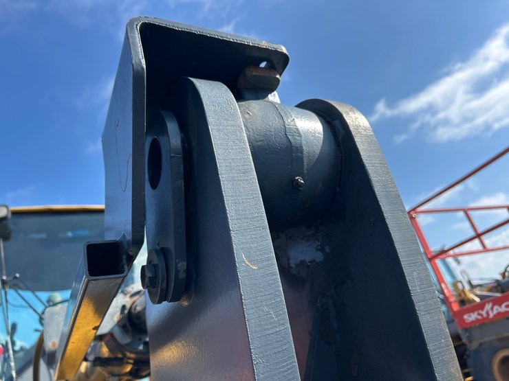 2012-deere-624k-image-23