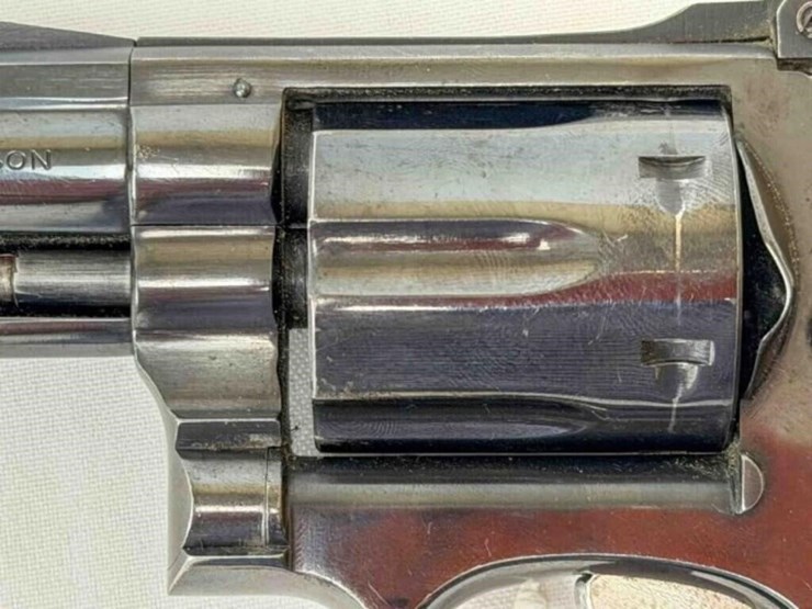 smith-&-wesson-revolver-image-3