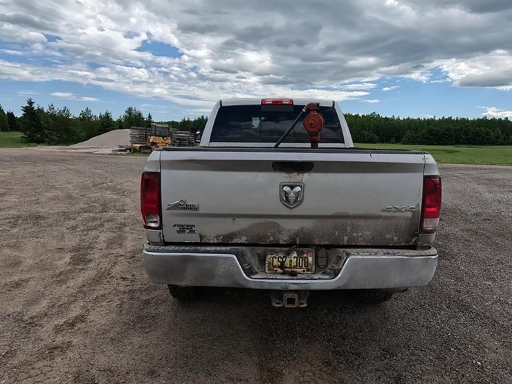 2013-dodge-2500-image-3
