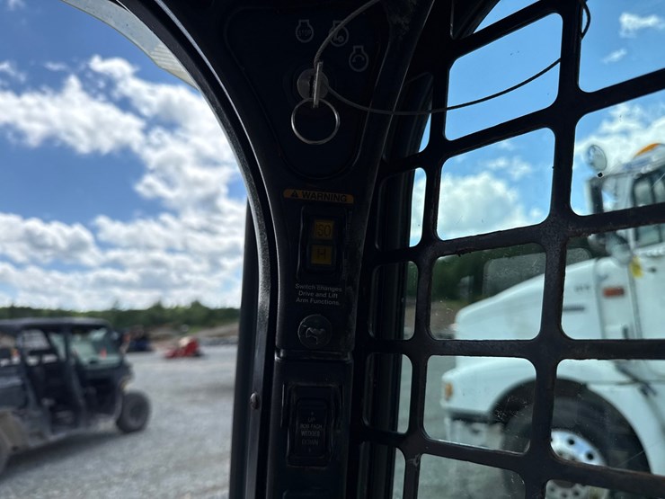 2020-bobcat-t740-image-43