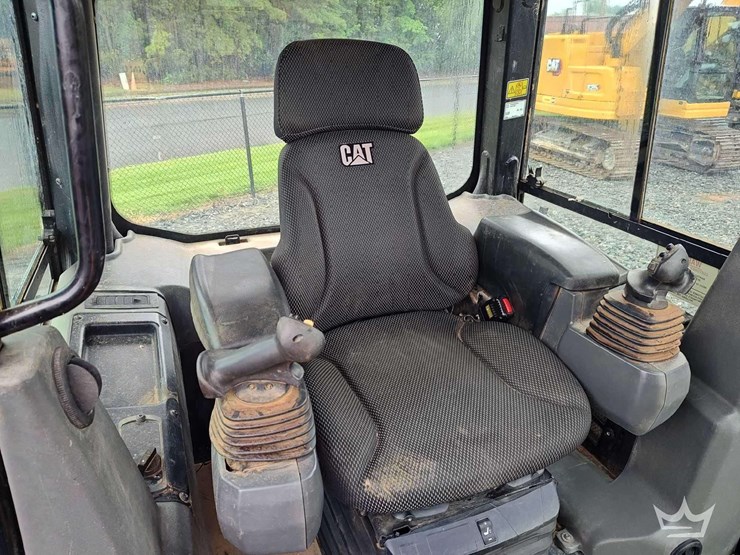 2020-caterpillar-d2-image-17